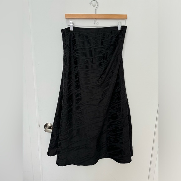 BNWT Satin Midi Skirt with Wave Detailing - Picture 8 of 9
